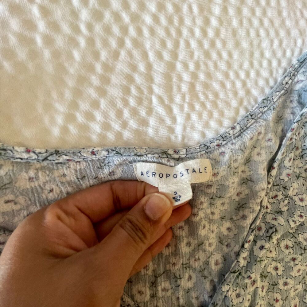Aeropostale Blue Floral 100% Rayon Crop Top Size S Smocked Waist Tie Front - Picture 4 of 8